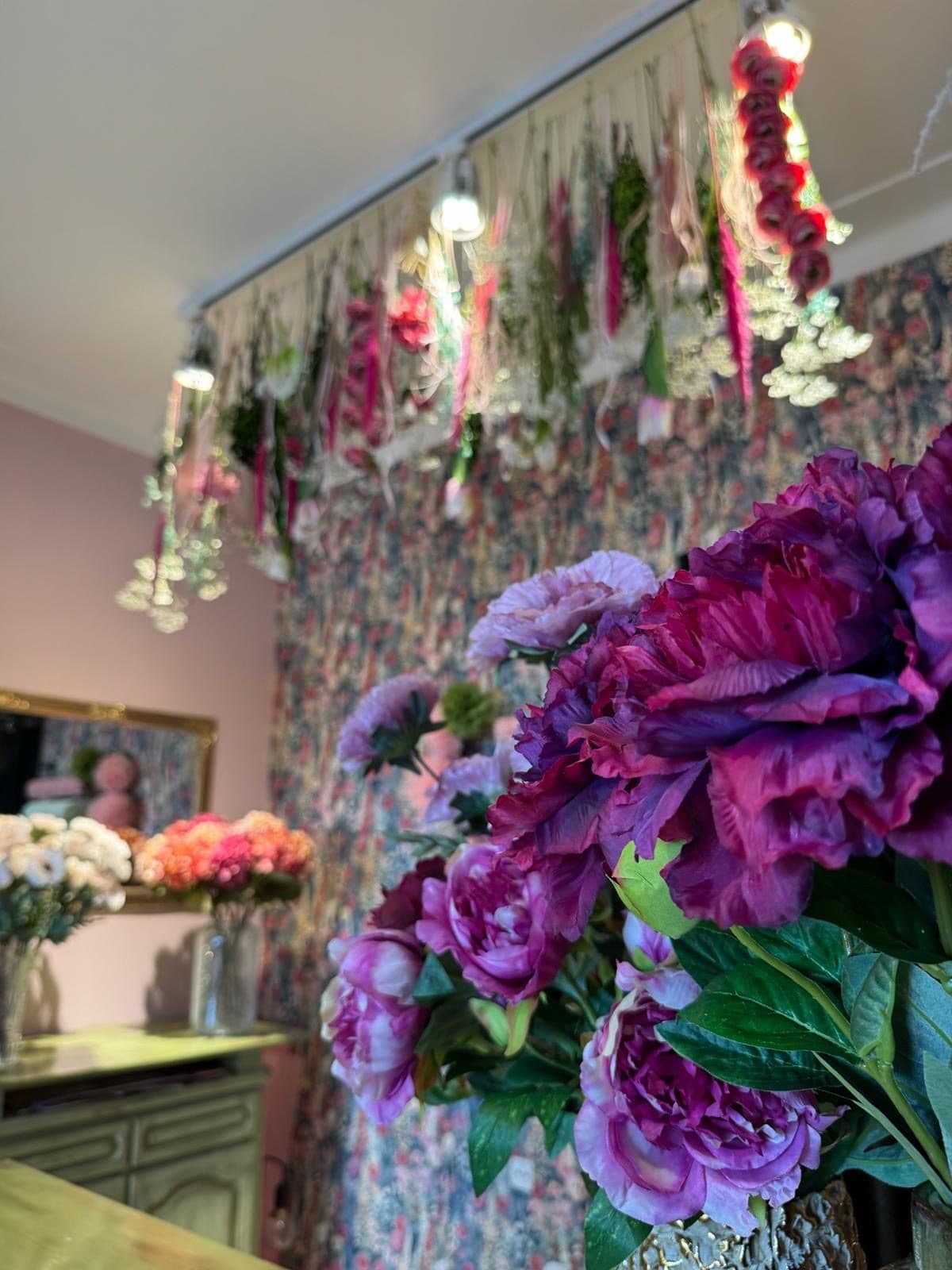 A lush arrangement from the Květiny nad museem studio
